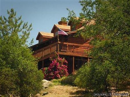 The Log House Lodge Three Rivers Bagian luar foto