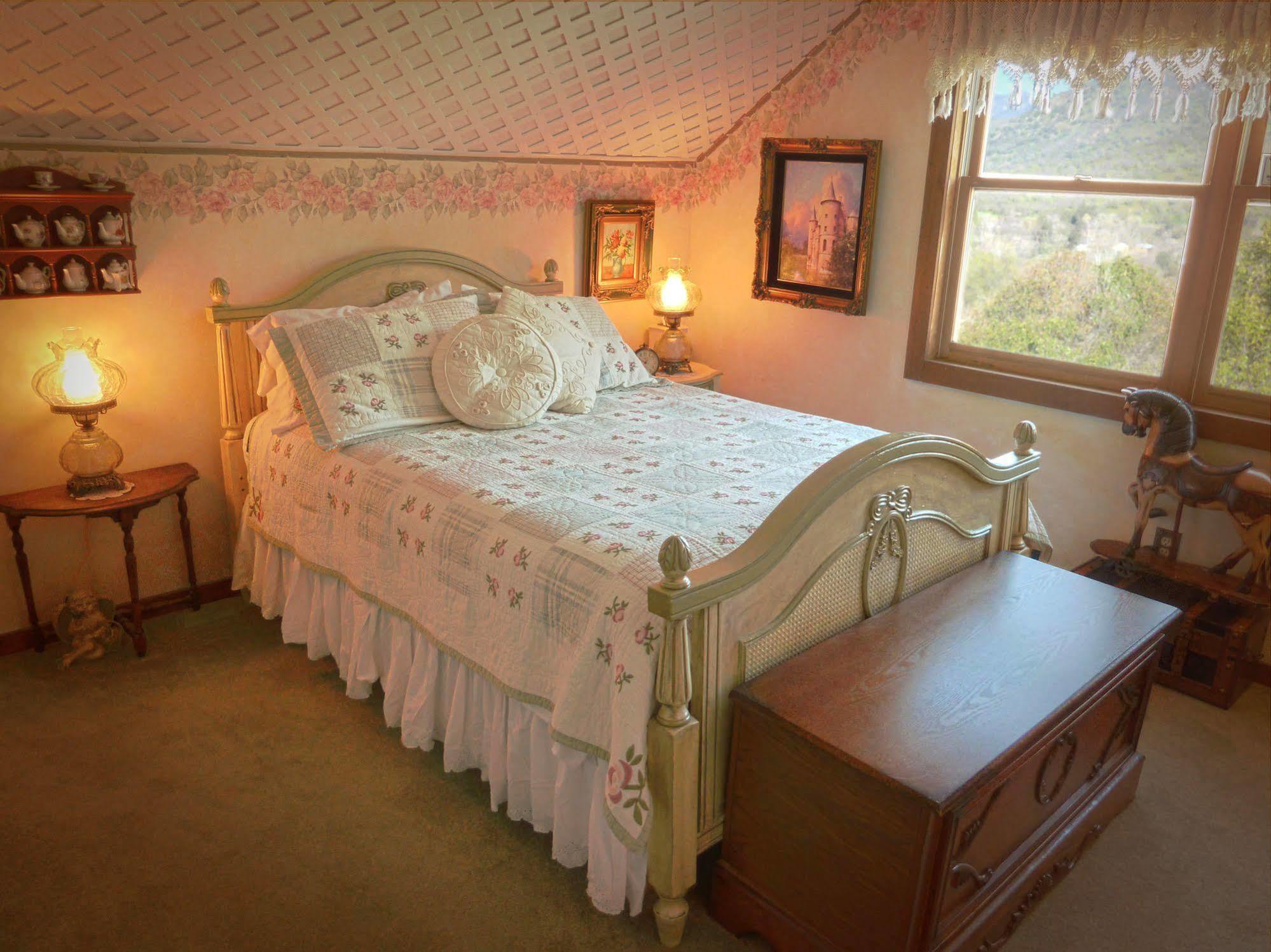 The Log House Lodge Three Rivers Bagian luar foto